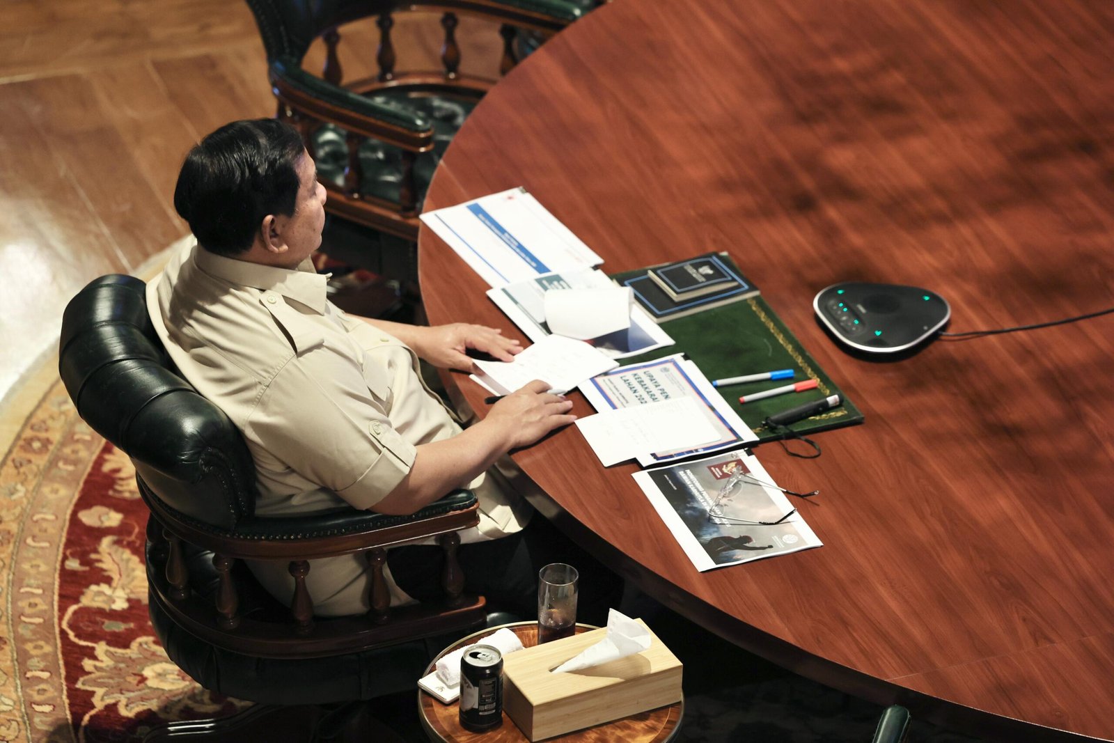 Presiden Prabowo Pimpin Rapat Strategis Penertiban Hutan dan Tambang di Hambalang