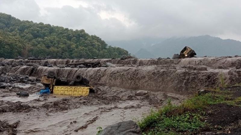 Banjir Lahar Semeru Guncang Dua Kali, Debit Air Sungai Naik