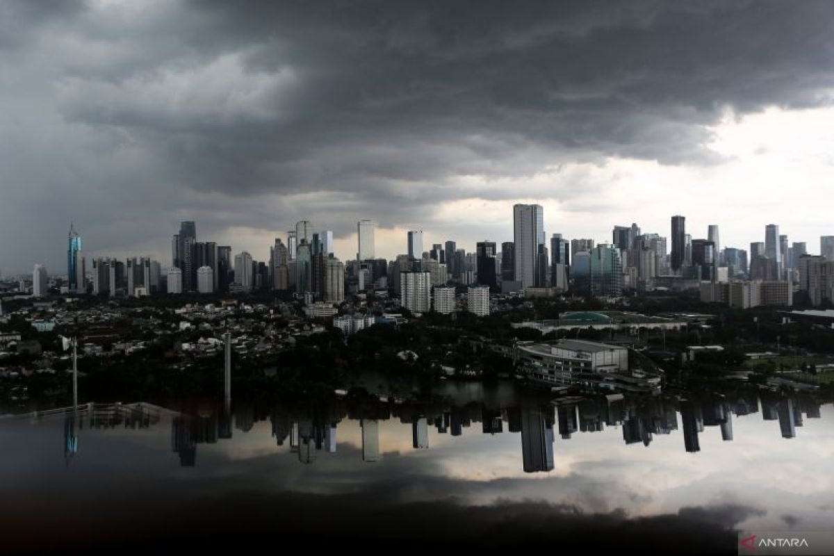 BMKG Prakirakan Mayoritas Kota Besar Indonesia Hujan Ringan hingga Sedang Jumat Ini