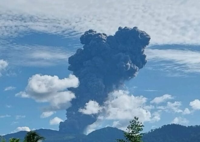 Gunung Dukono Semburkan Asap Putih Kelabu 900 Meter, Aktivitas Masih Stabil