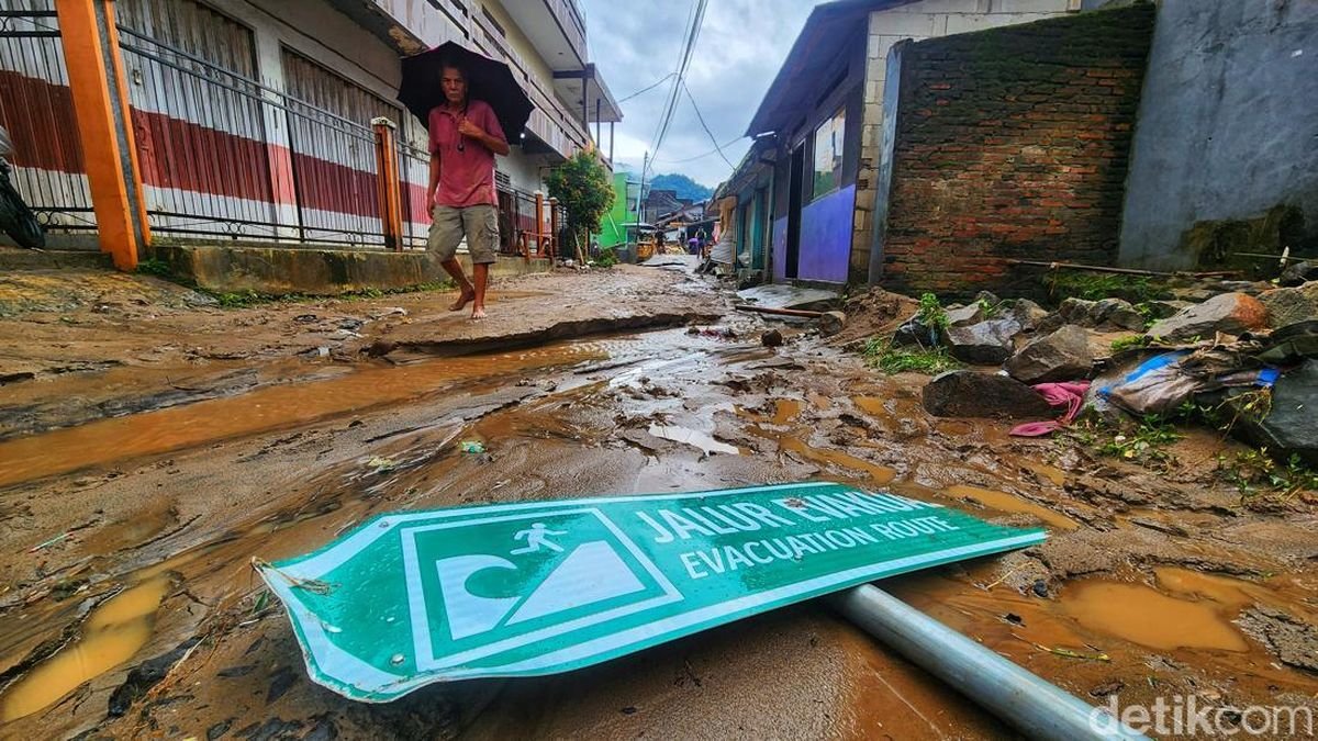 Longsor dan Banjir Terjang 9 Kecamatan di Sukabumi, BPBD Lakukan Penanganan Darurat