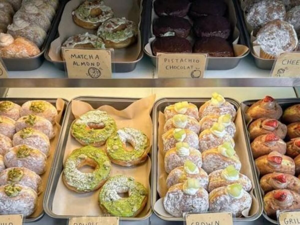 7 Donat Viral di Blok M 2025 yang Wajib Dicoba Para Pencinta Manis