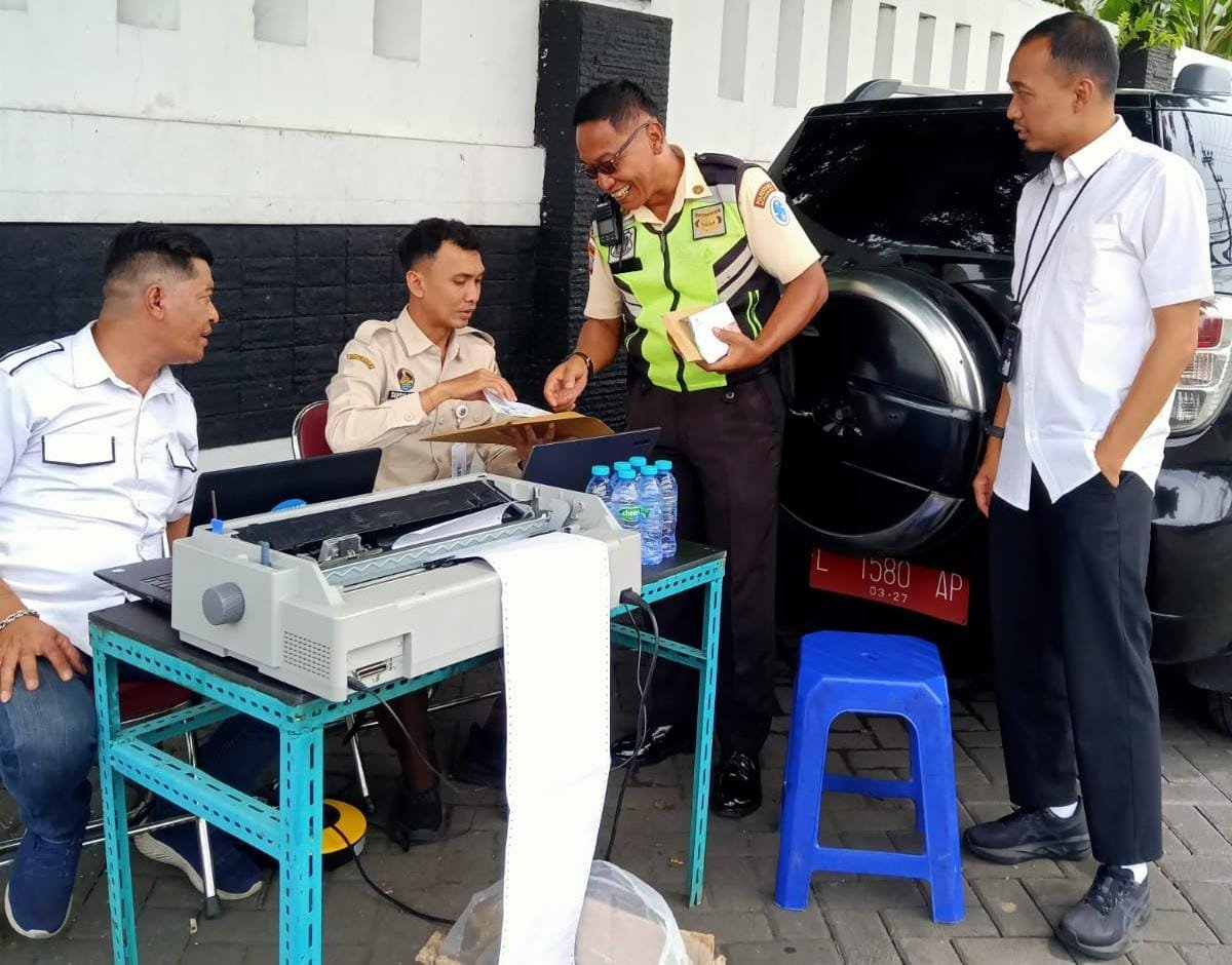 Kolaborasi Dengan Industri, Jasa Raharja Bersama Samsat Surabaya Selatan Gelar Layanan Di PT Kedawung Surabaya