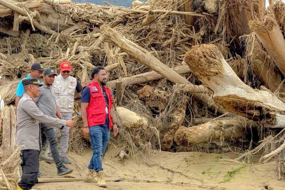 Mendagri Tegaskan Kayu Sisa Banjir di Sumatra Boleh Dimanfaatkan Warga, Perusahaan Dilarang Ambil