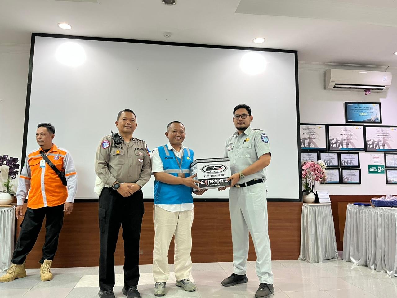 Sinergi Jasa Raharja, Polres Purwakarta, dan RS Siloam Gelar Pelatihan PPGD serta Safety Riding di PLN UP3 Purwakarta