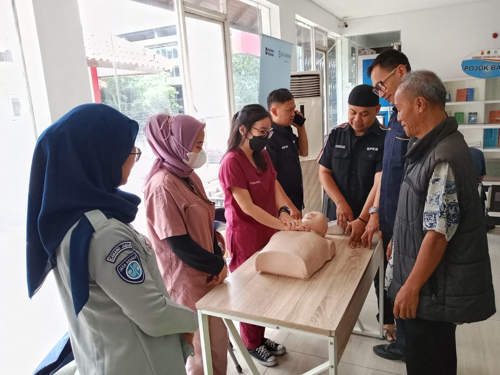 Pelaksanaan Pelatihan PPGD oleh Jasa Raharja Bandung di Kantor Samsat Padjajaran Sebagai Wujud Nyata Program Keselamatan Lalu Lintas