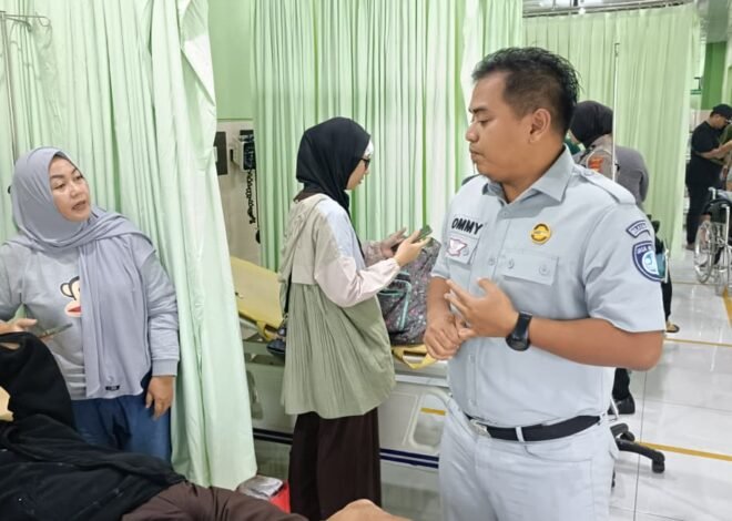 Petugas Jasa Raharja Ngawi Sampaikan Duka dan Jelaskan Santunan Korban Laka Truk vs Bus di Tol Ngawi