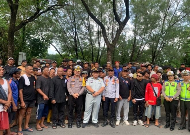 Jasa Raharja Bersama Satlantas dan Dishub Kota Denpasar Sosialisasikan Keselamatan bagi Pengemudi Truk Sampah di TPA Suwung