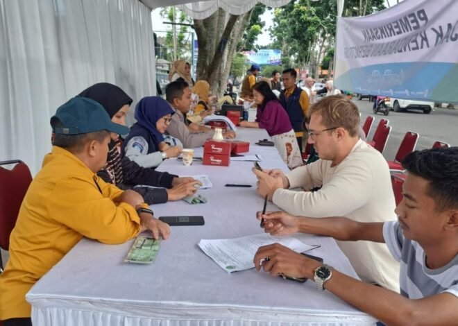 Perkuat Kolaborasi, Jasa Raharja Bandung Bersama Tim Pembina Samsat Pajajaran Lakukan Pemeriksaan PKB dan SWDKLLJ di Jalan Raya