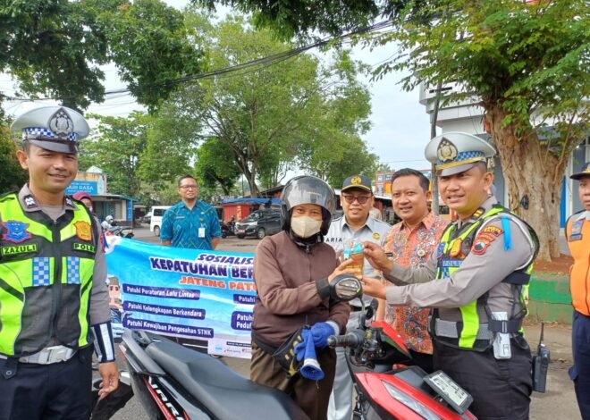 Tingkatkan Kesadaran Masyarakat,Jasa Raharja Pati dan Tim Pembina Samsat Pati Gelar Operasi Gabungan di Depan GOR Pati