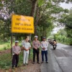 Tingkatkan Keselamatan Lalu Lintas, Jasa Raharja dan Tim FLLAJ Pasang Rambu Rawan Laka di Balangan