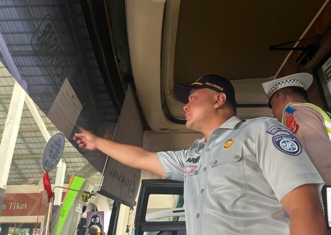 Safety Campaign dan Pemasangan Stiker Practical Guidance,Jasa Raharja Wilayah Lampung Bersama BPTD dan Ditlantas Polda Lampung Bagikan Panduan Keselamatan Bus