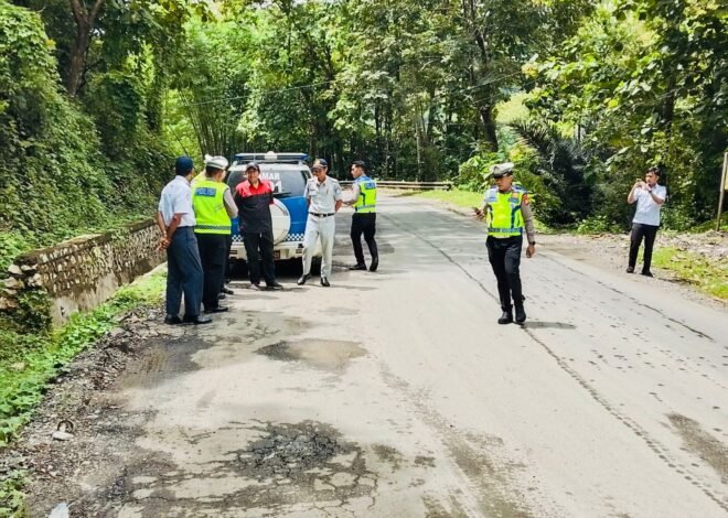 Sinergi Kamseltibcarlantas, Jasa Raharja Cabang Parepare Dampingi Tim Subdit Kamsel Polda Sulawesi Selatan Tinjau Jalan Rusak dan Rawan Laka di Wilayah Hukum Polres Enrekang