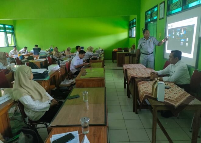 Gelar Pengajar Peduli Keselamatan Lalu Lintas, Guru di SMAN 1 Jogorogo Ngawi Simak Paparan dari Jasa Raharja