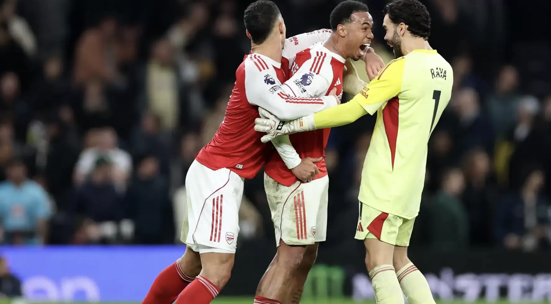 Arsenal Hancurkan Tottenham 4-1, Kukuh di Puncak Klasemen Premier League