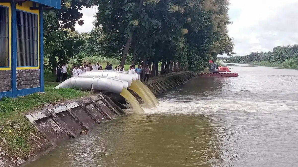 Pemkab Lamongan Operasikan 15 Pompa Atasi Banjir Bengawan Jero