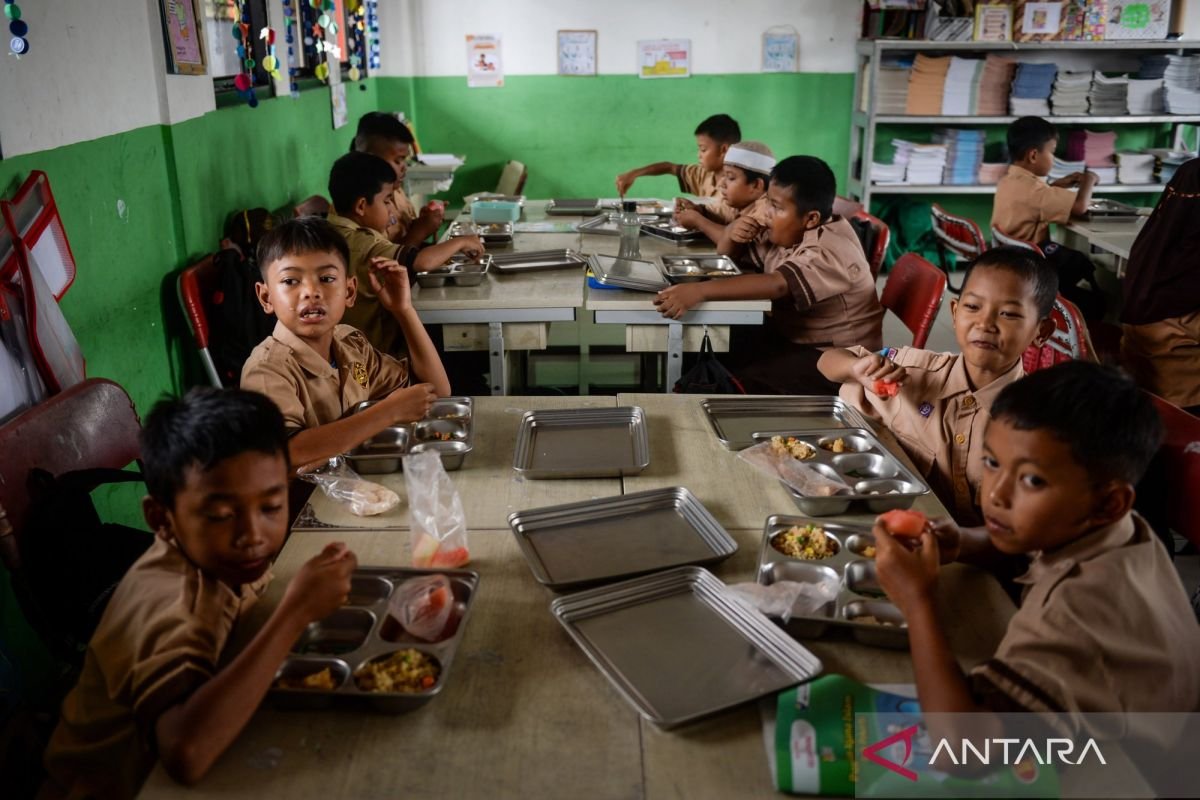 Wamendagri: Program MBG Gerakkan Kesehatan, Pendidikan, dan Perekonomian