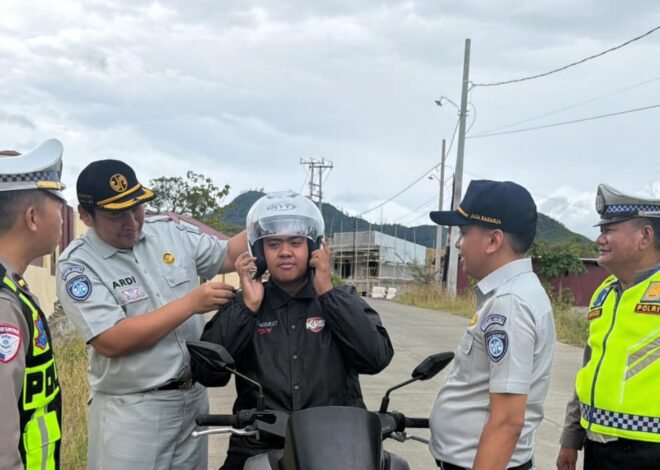 Jasa Raharja Perkuat Budaya Keselamatan melalui Aksi Pembagian Helm di Soppeng
