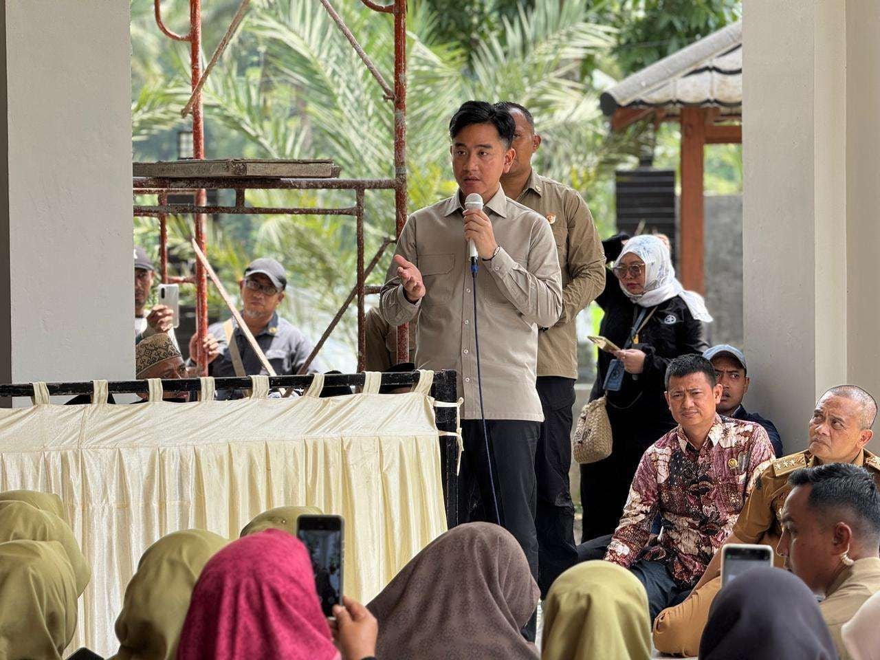 Gibran Pastikan Relokasi Warga Terdampak Tanah Bergerak di Tegal