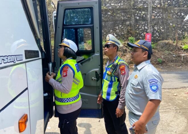 Setengah Armada Tak Lolos Uji, Pengawasan Bus Pariwisata di Pantai Drini Diperketat 