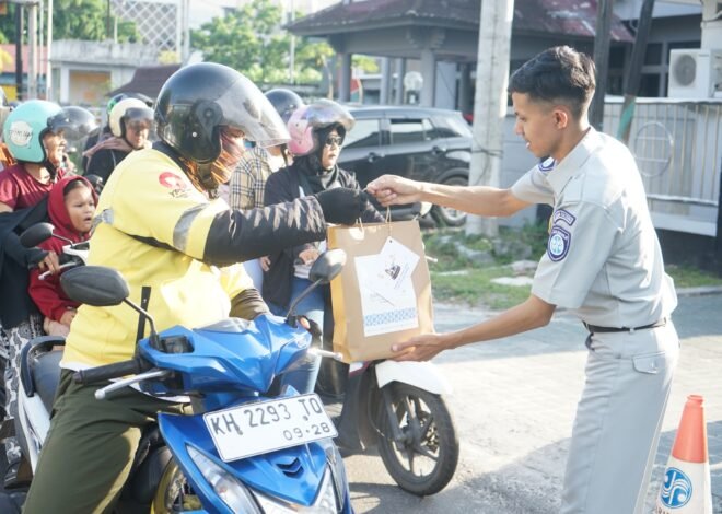 Jasa Raharja Kalteng Berbagi Takjil, Tebar Jejak Kebaikan Ramadan bagi Pengguna Jalan