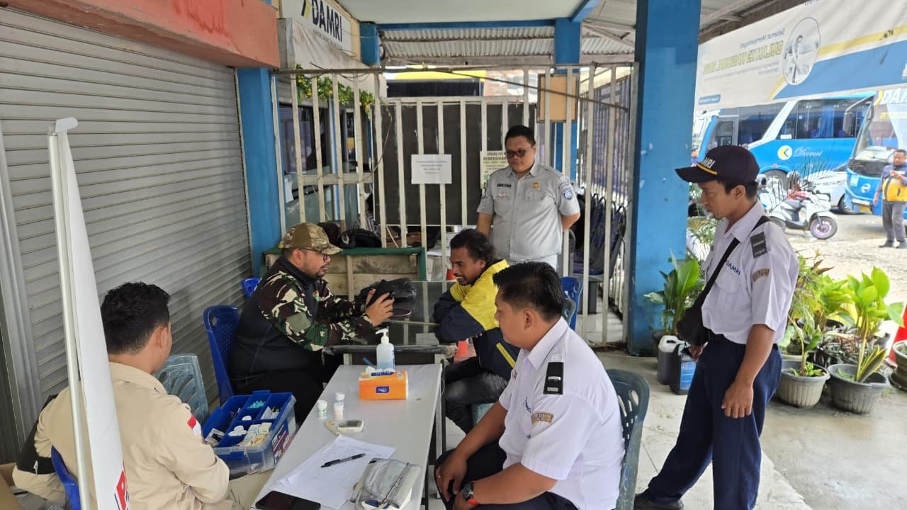 Sinergitas Jasa Raharja Cabang Tarakan dan RS Abdul Rais Fatah Hadirkan Layanan Kesehatan Gratis bagi Petugas Transportasi di Pool Damri Tanjung Selor