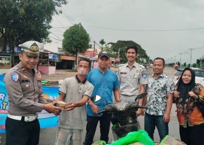 Jasa Raharja bersama Tim Samsat Pringsewu Bagikan Takjil dan Sosialisasikan Program Gebyar Samsat