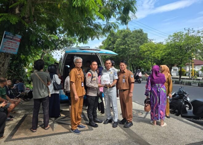 Apresiasi Wajib Pajak, Jasa Raharja NTB dan Bappenda NTB Gelar Aksi Bagi Takjil dan Sembako 