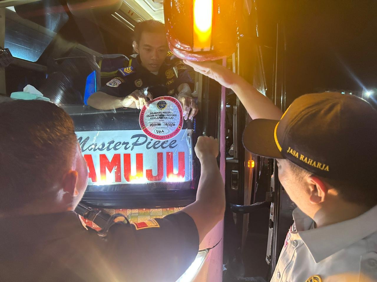 Disiplin di Jalan, Lindungi Sesama : Jasa Raharja Cabang Mamuju Laksanakan Rampcheck Kendaraan di Terminal Simbuang Jelang Mudik Lebaran 2026