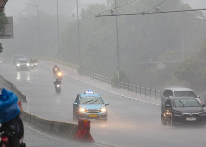 Hujan Lebat Diprediksi di Sejumlah Kota Besar, BMKG Imbau Waspada