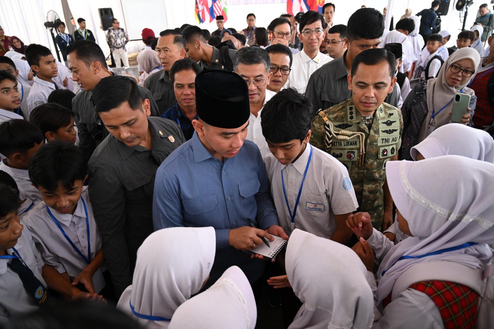 Wapres Gibran Tekankan Adaptasi AI bagi Guru dan Orang Tua