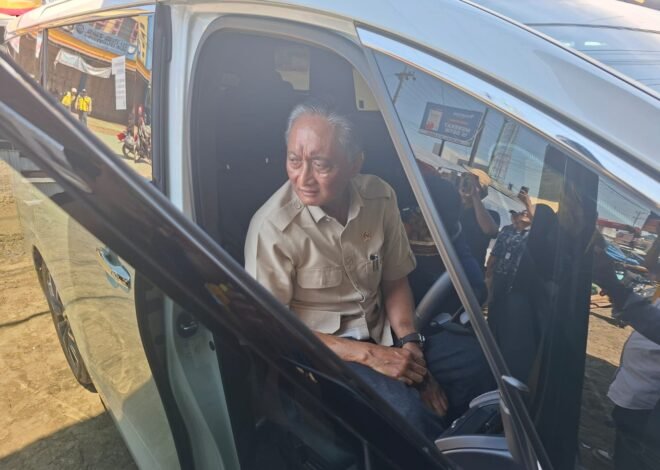 Menteri PU Nyetir Sendiri di Trans Jawa, Puji Kualitas Tol Bebas Lubang