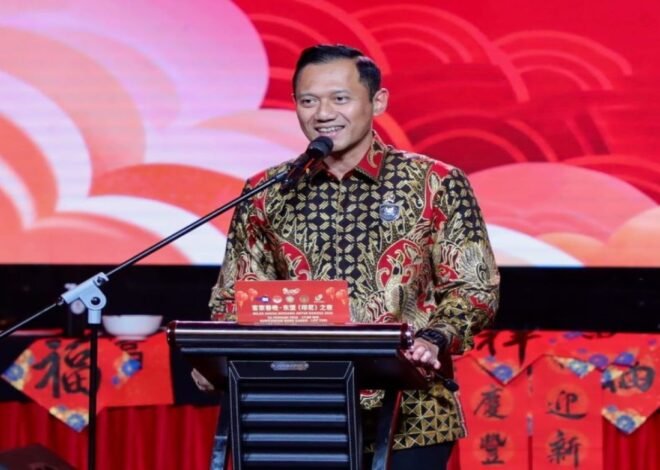 Lukisan Kuda Api SBY Hasil Lelang Jadi Bantuan Sosial AHY untuk Singkawang