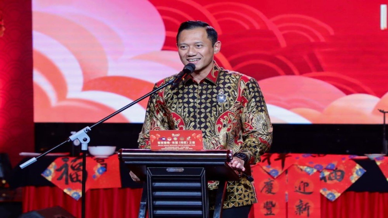 Lukisan Kuda Api SBY Hasil Lelang Jadi Bantuan Sosial AHY untuk Singkawang