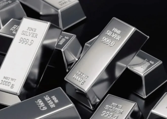 Emas dan Perak Antam Terkoreksi, Investor Pantau Volatilitas Logam Mulia