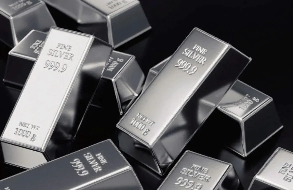 Emas dan Perak Antam Terkoreksi, Investor Pantau Volatilitas Logam Mulia