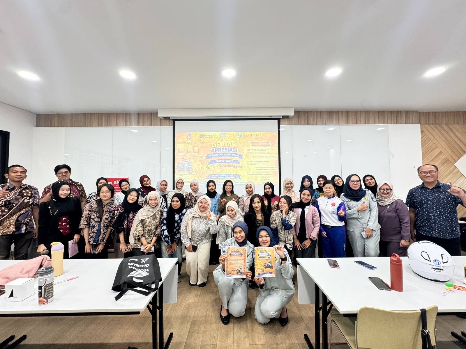 Jasa Raharja Jabar Gelar Sosialisasi Gebyar Apresiasi Kepatuhan Wajib Pajak Bersama Mahasiswi IKOPIN