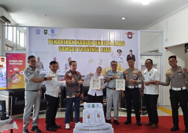 Dua Pemenang Hadiah Undian Emas Pembayaran Pajak Ranmor Riau Diumumkan Tim Pembina Samsat