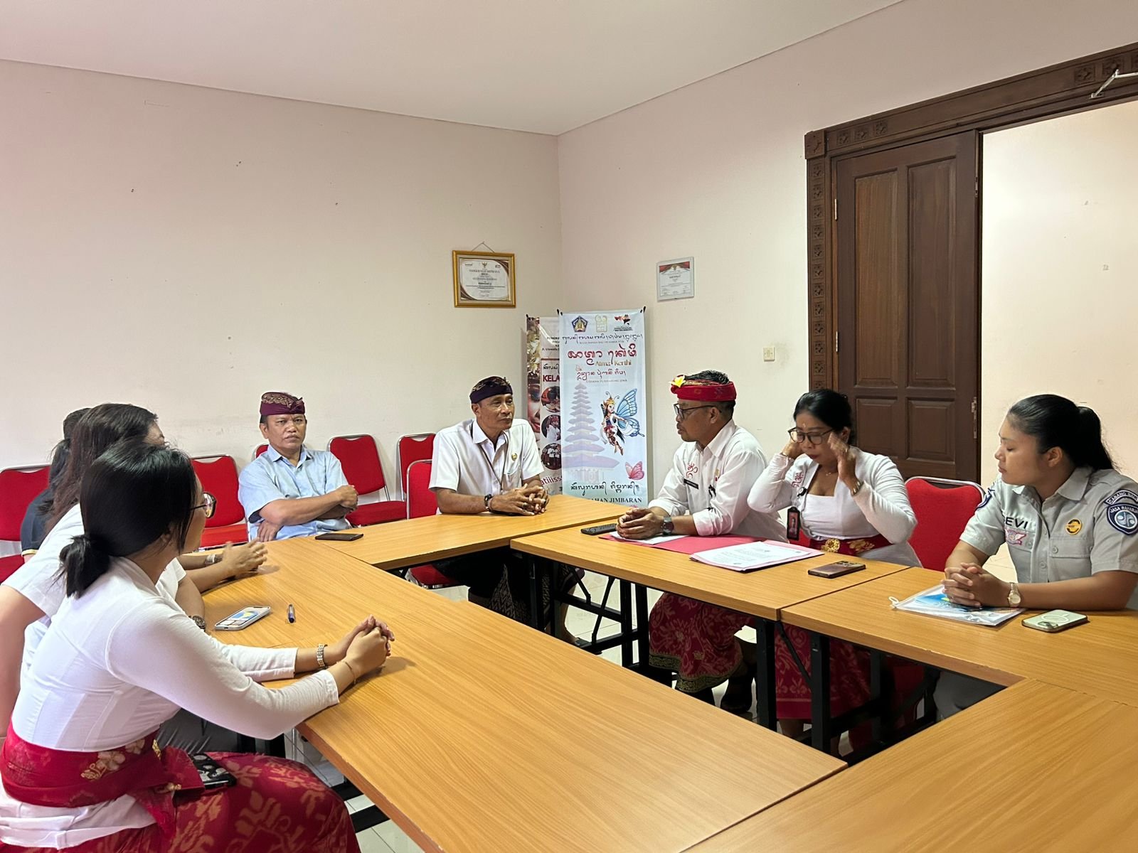 Samsat Gerai Kuta Selatan Sosialisasikan Pergub 53 dan Program Gebyar Emas di Kelurahan  Jimbaran dan Kedonganan