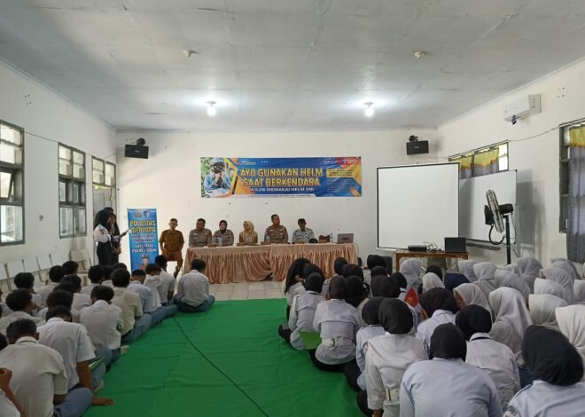 Jasa Raharja Bersama Satlantas Polres Lebak Gelar Penyuluhan Tertib Berkendara Dan Kepatuhan Pajak Kendaraan di SMKN 1 Cikulur