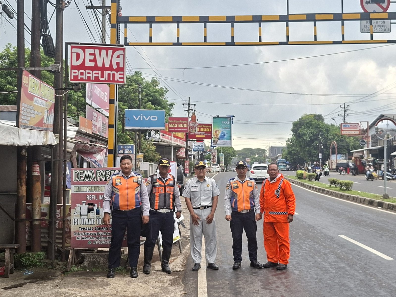 Tekan Angka Kecelakaan di Ngaliyan, Jasa Raharja Semarang dan Tim Gabungan Pasang Portal Pembatas di Jalur Silayur