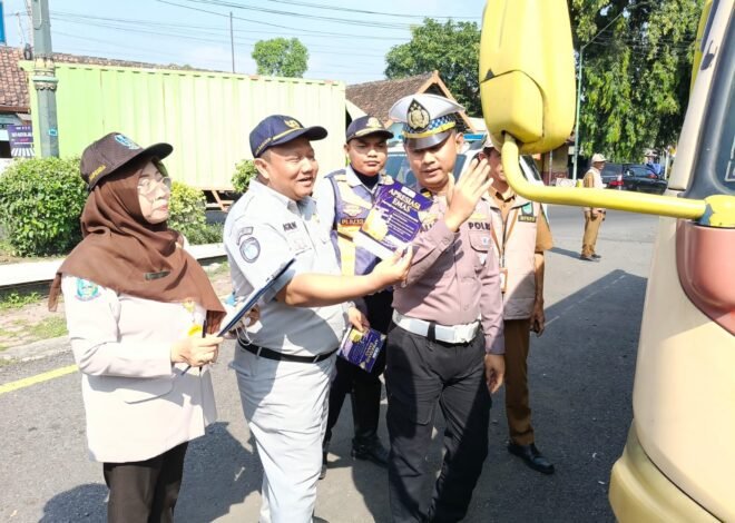 Tertib Pajak dan Lalu Lintas, Jasa Raharja Malang Gelar Operasi Gabungan di Jalan Raya Bangil Pasuruan