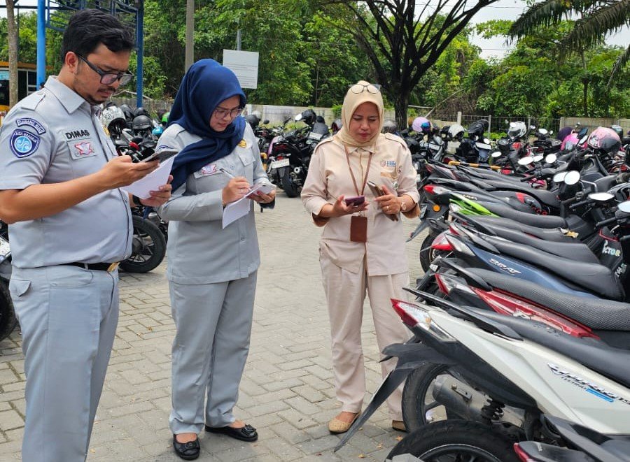 Lewat Aksi Tempel-Tempel Kendaraan Belum Lunas Pajak di RS Prima, Jasa Raharja Riau Ajak Masyarakat Lebih Tertib Pajak Kendaraan