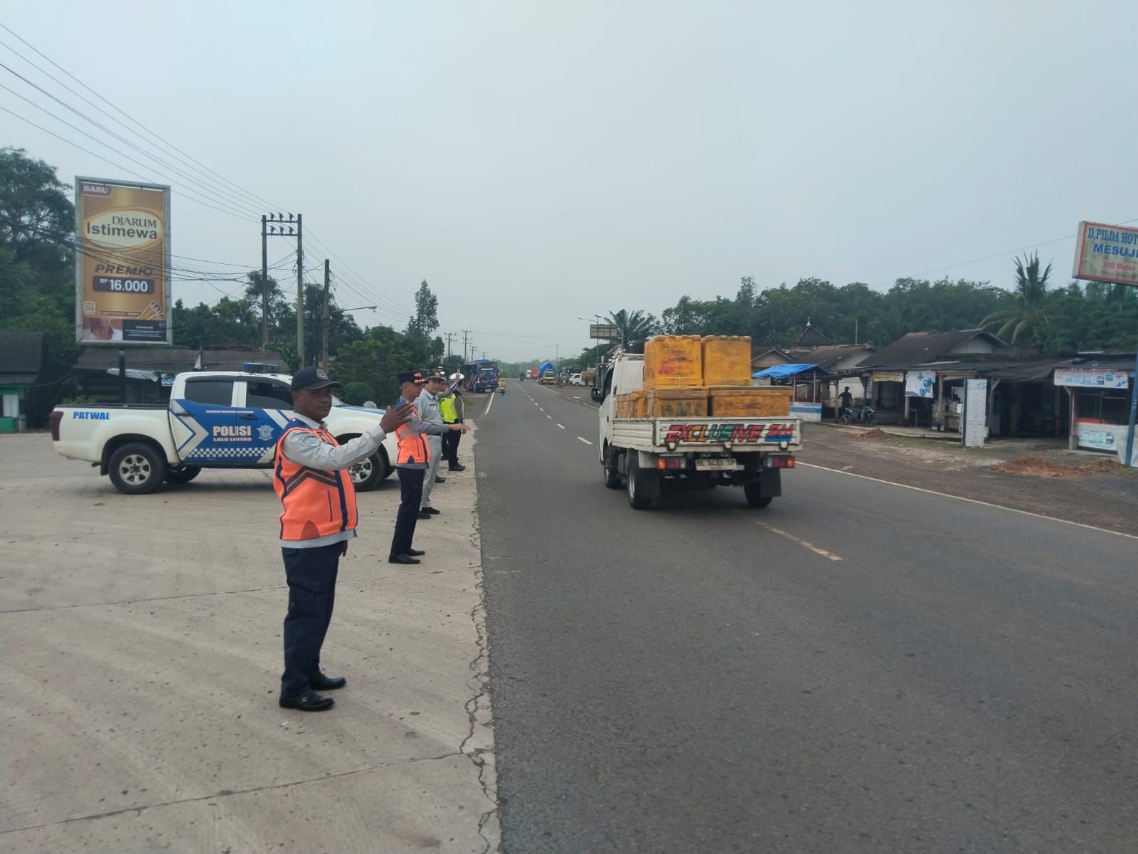 Dorong Kesadaran Pajak dan Keselamatan, Samsat Mesuji dan Satlantas Gelar Operasi Gabungan di Jalintim