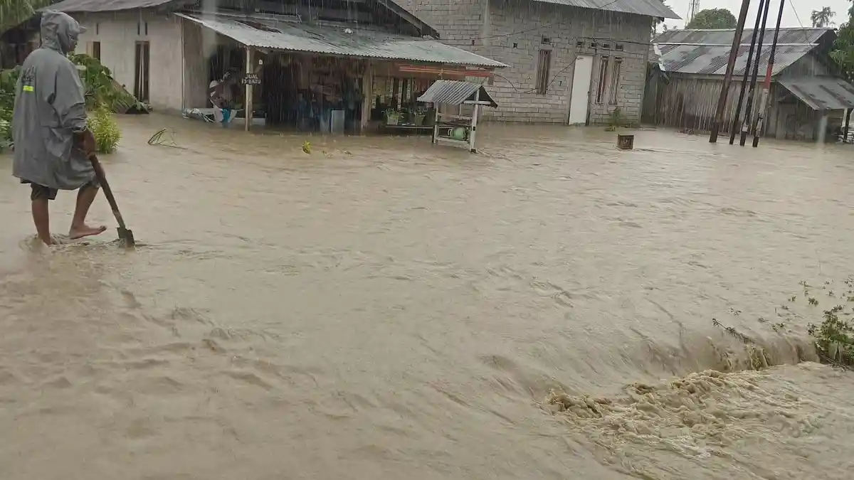 BPBD Tangani Banjir di Sirenja Donggala, Warga Mulai Mengungsi