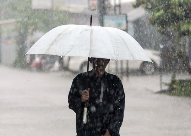 Cuaca Hari Ini: Hujan Ringan hingga Lebat Guyur Sejumlah Kota Besar