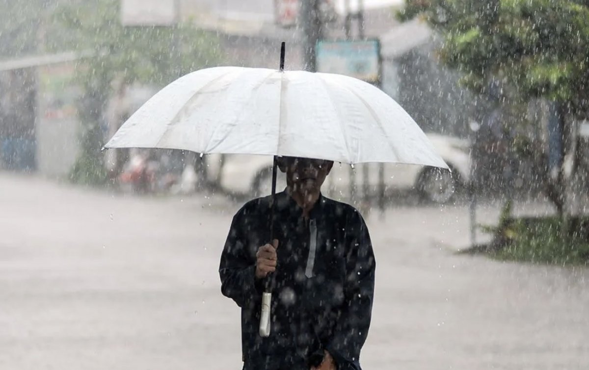 Cuaca Hari Ini: Hujan Ringan hingga Lebat Guyur Sejumlah Kota Besar