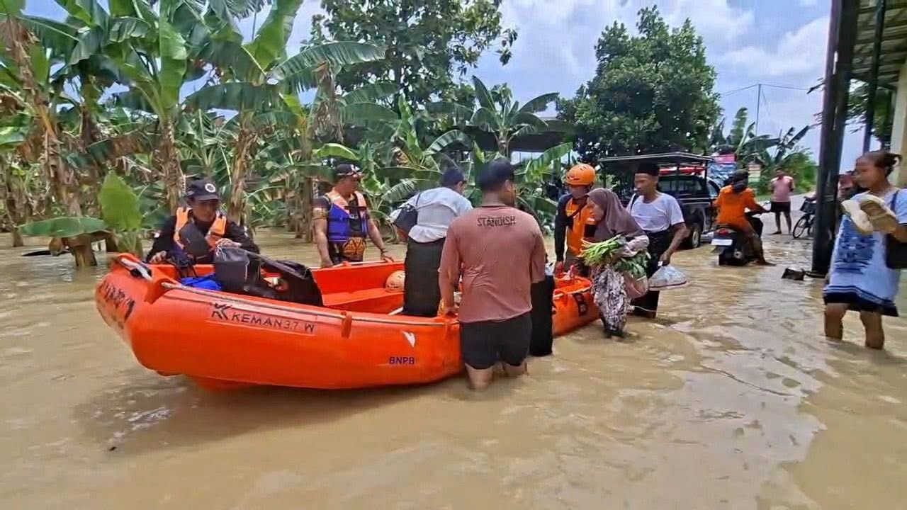Tanggul Jebol Sebabkan Banjir Besar di Demak, Ribuan Jiwa Terdampak