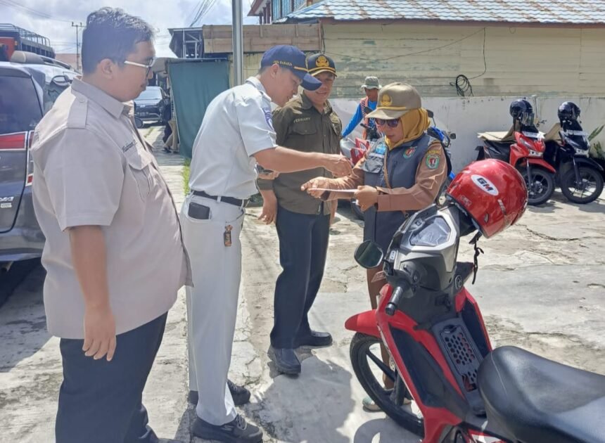 Sasar Kawasan Pasar, Samsat Kasongan Gencarkan Penagihan Pajak Kendaraan