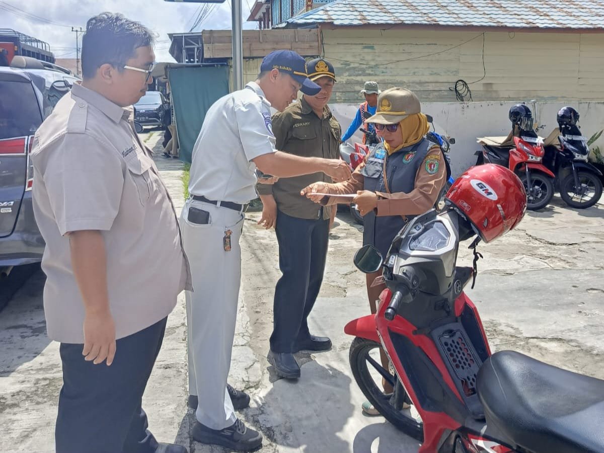 Sasar Kawasan Pasar, Samsat Kasongan Gencarkan Penagihan Pajak Kendaraan